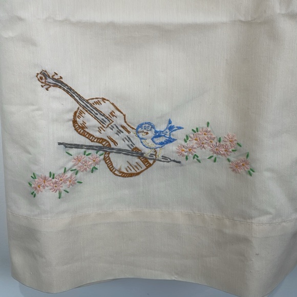 Set of (2) Cream Hand Embroidered Pillowcases Burlington No Iron Bird Violin - Picture 2 of 5